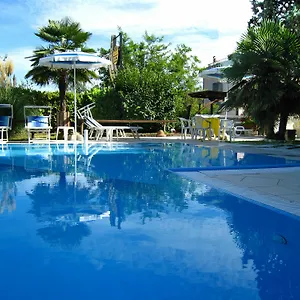 Boomerang Hotel